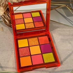 Huda Beauty neon eyeshadow palette